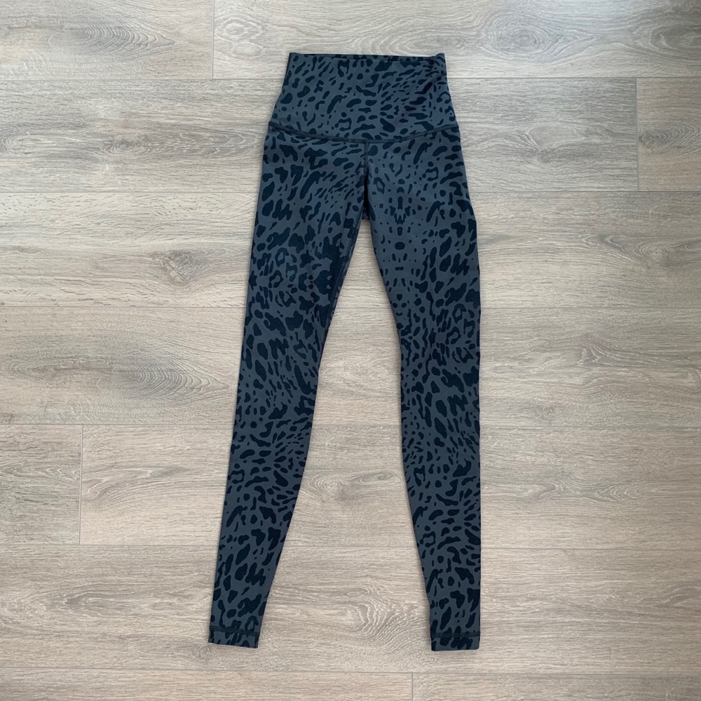 Lululemon high waisted animal print tights